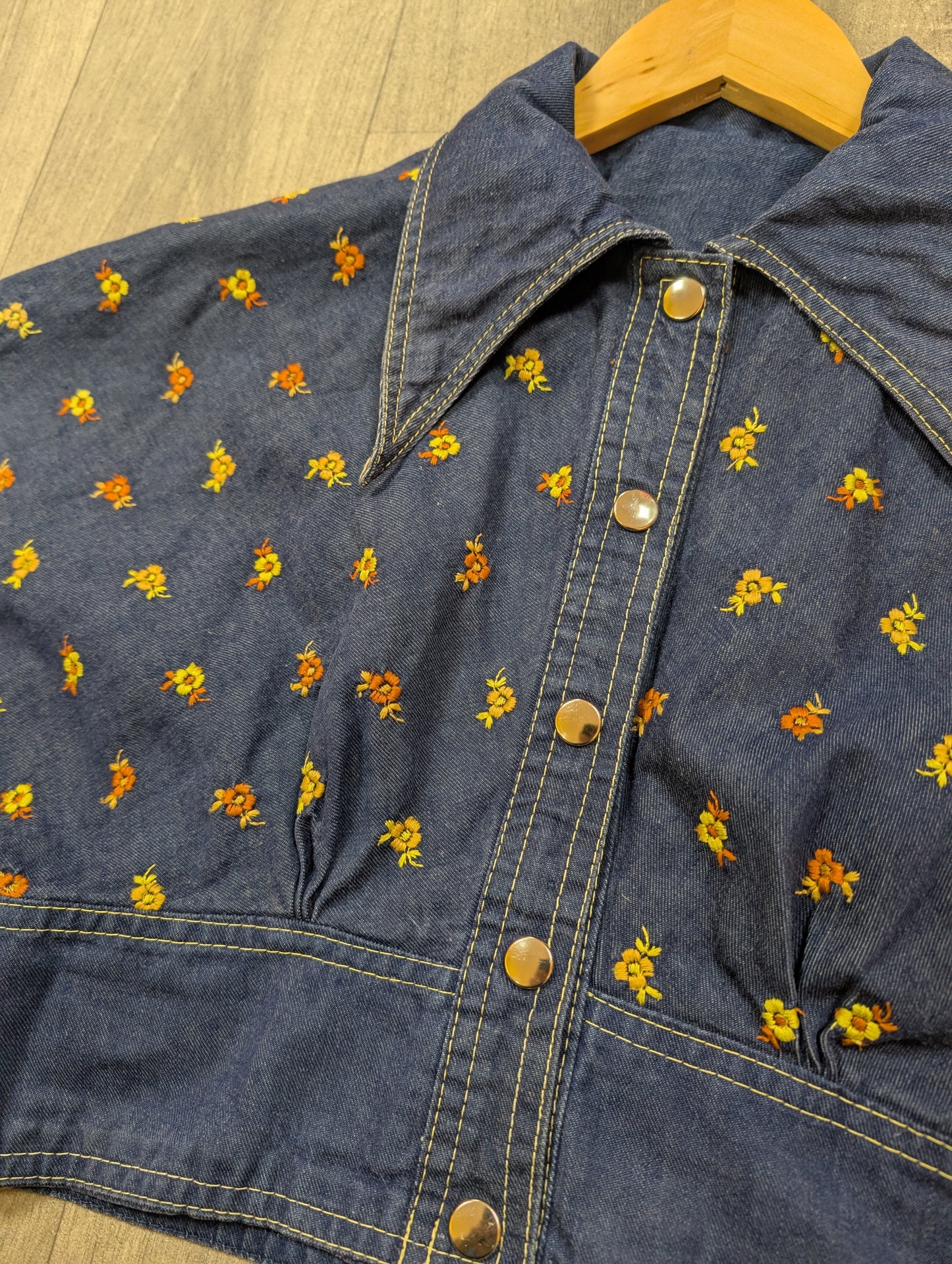 1970s embroidered denim cropped shirt - S