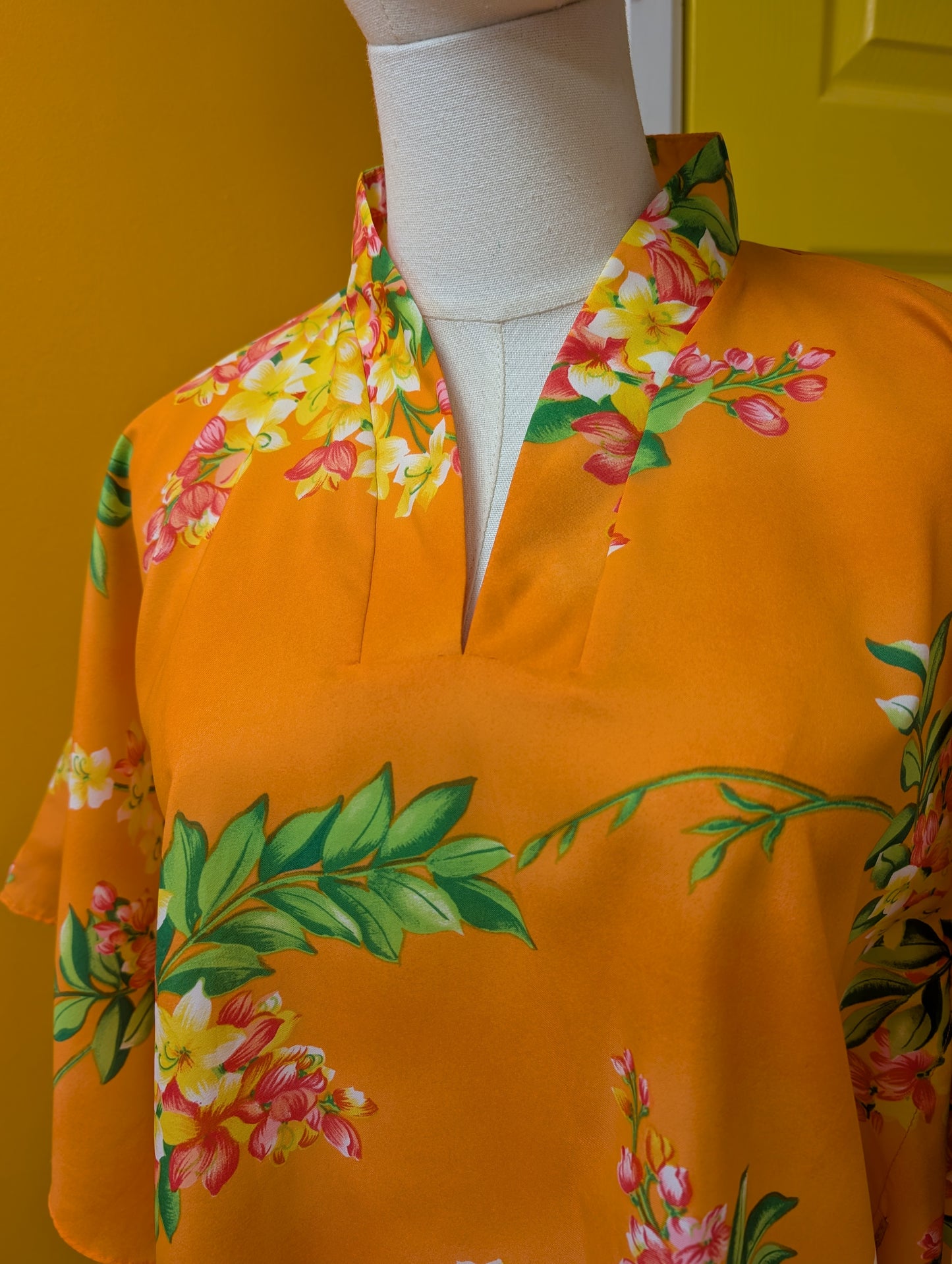 1970s Hilo Hattie's Hawaiian kaftan top