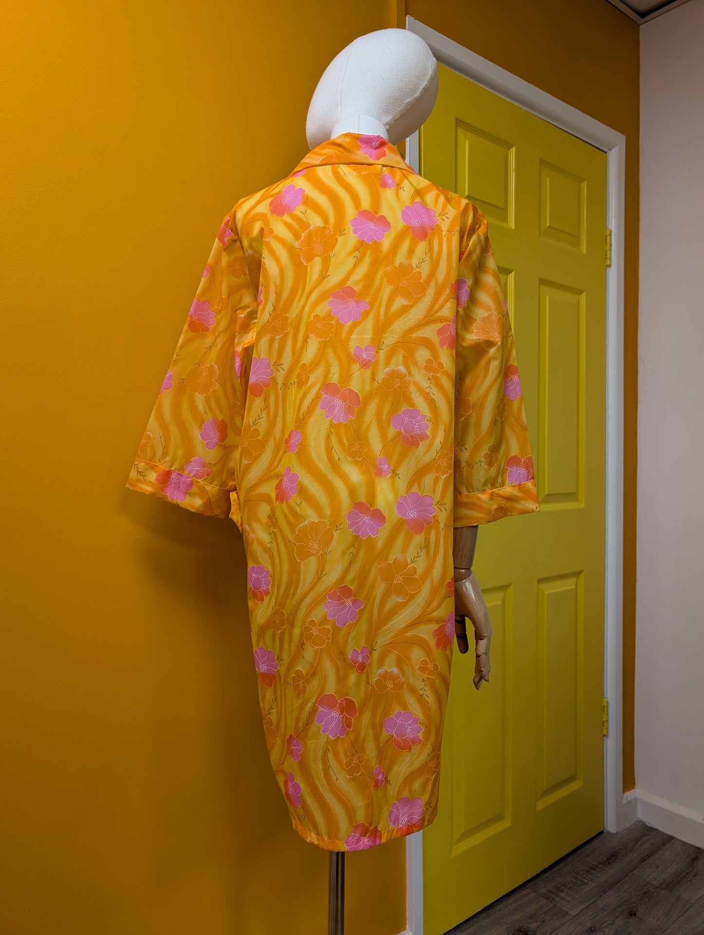 1960s Enfield floral orange & pink nylon house coat - M